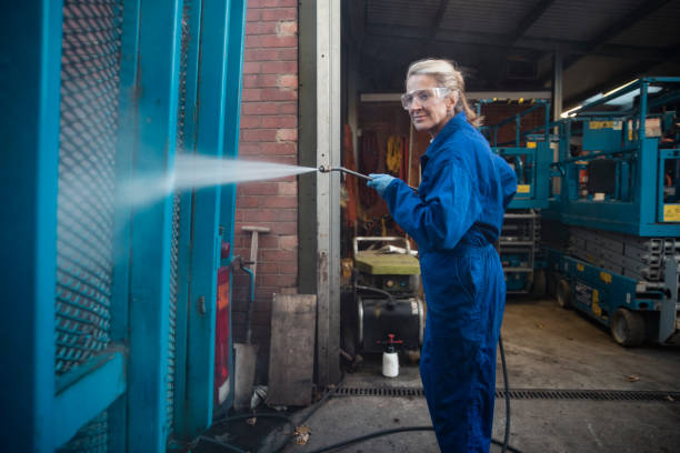 Best Rust Removal  in Mastic, NY